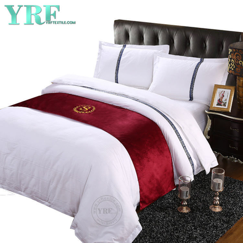 Luxusní hotelový pokoj s manželskou postelí velikosti King Logo na míru